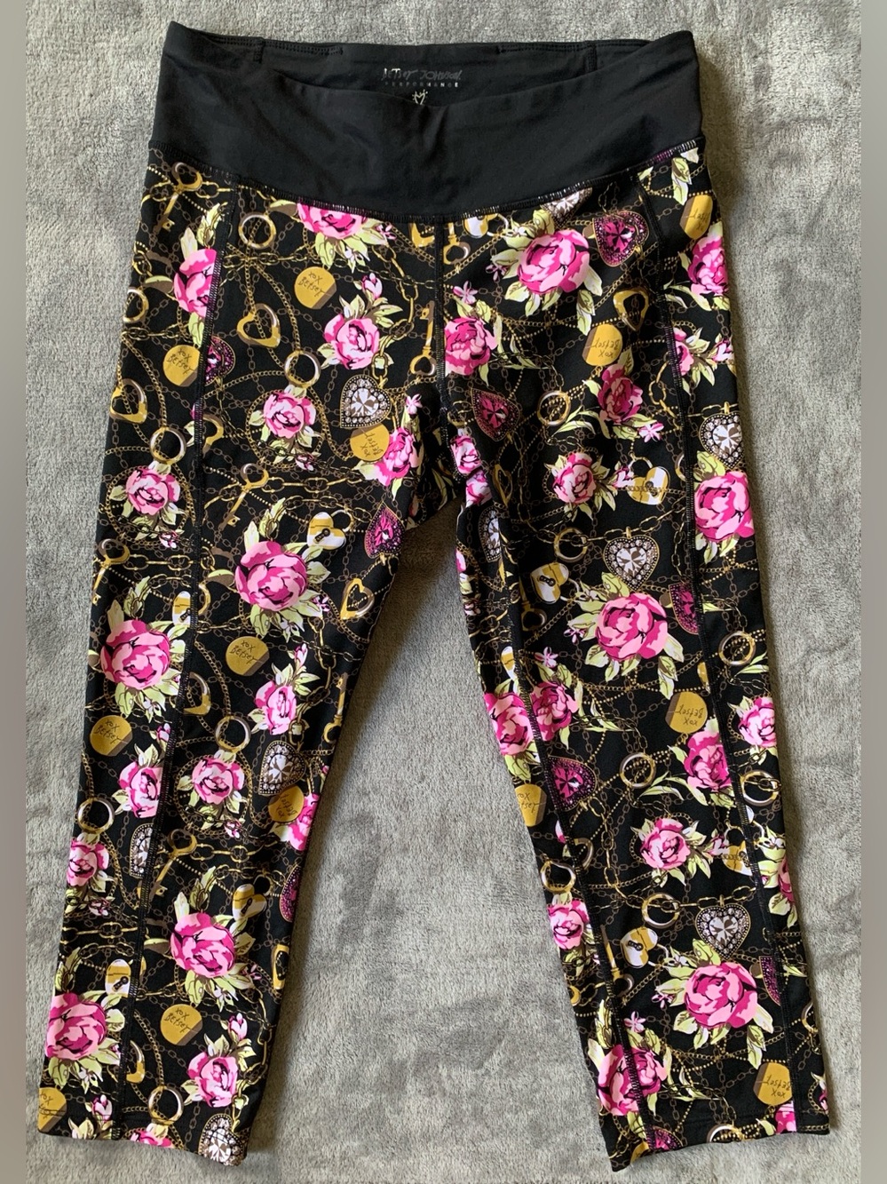 Betsy Johnson Women’s Floral Chain Print Active Capri Leggings